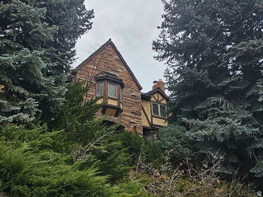 8085 S MOUNTAIN OAKS CIR, Cottonwood Heights, UT 84121