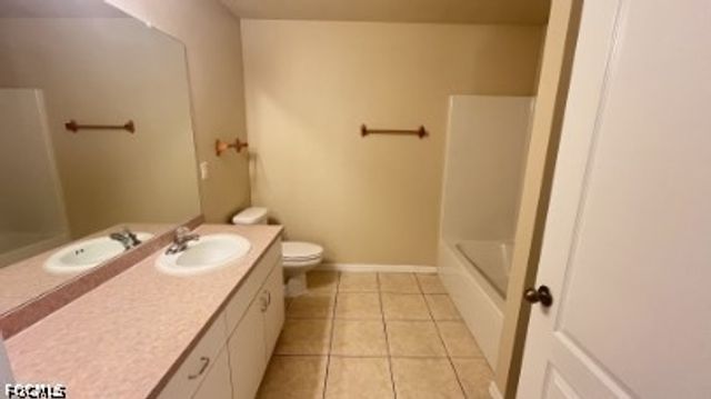 922 SE 13th TER, Cape Coral, FL 33990