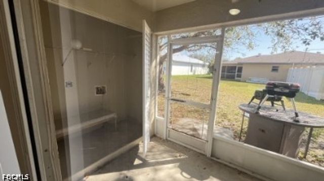 922 SE 13th TER, Cape Coral, FL 33990