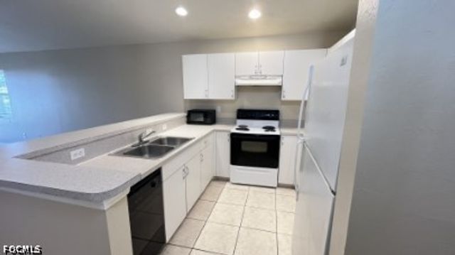 922 SE 13th TER, Cape Coral, FL 33990