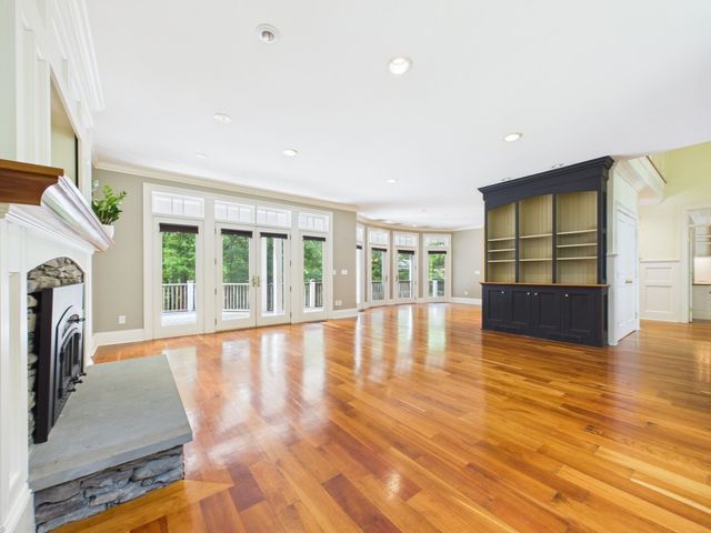 218 Pine St, Rehoboth, MA 02769