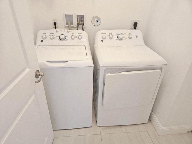 1741 NW 124th Place, Pembroke Pines, FL 33028