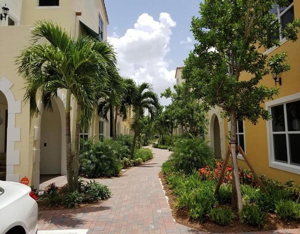 1741 NW 124th Place, Pembroke Pines, FL 33028