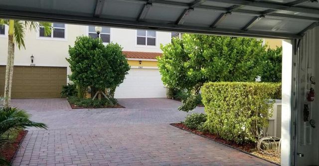 1741 NW 124th Place, Pembroke Pines, FL 33028