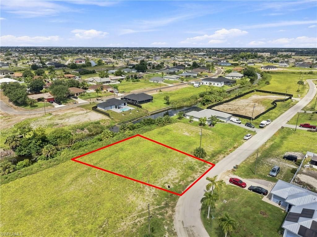 Image 1 of property listing at 1202 NE 19th PL, Cape Coral, FL 33909
