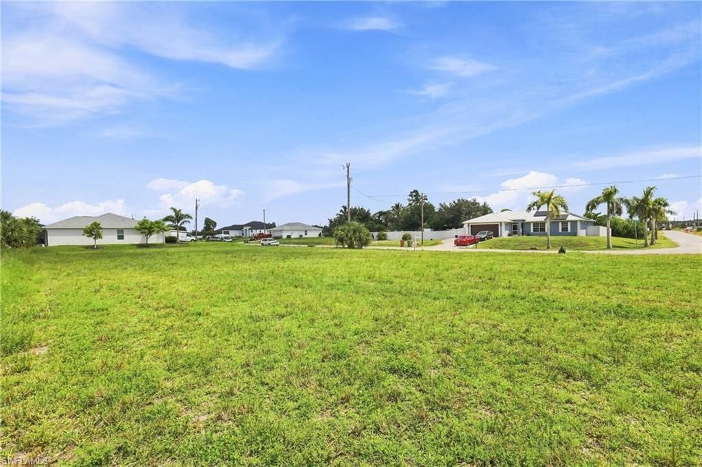 Image 10 of property listing at 1202 NE 19th PL, Cape Coral, FL 33909