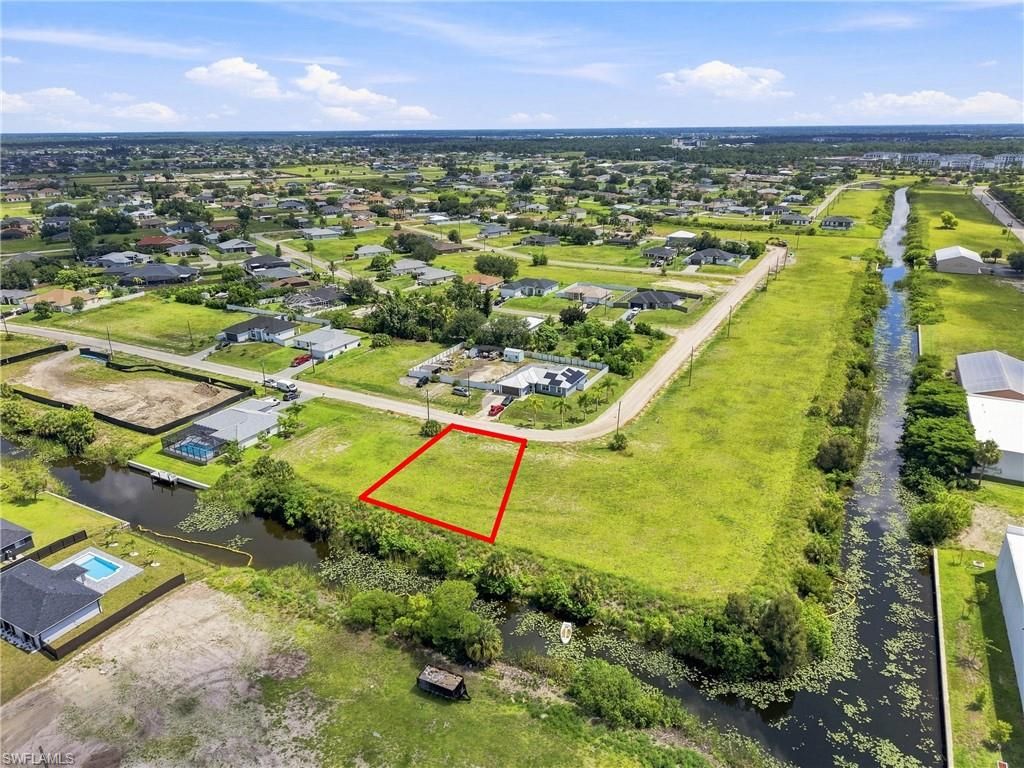 Image 6 of property listing at 1202 NE 19th PL, Cape Coral, FL 33909