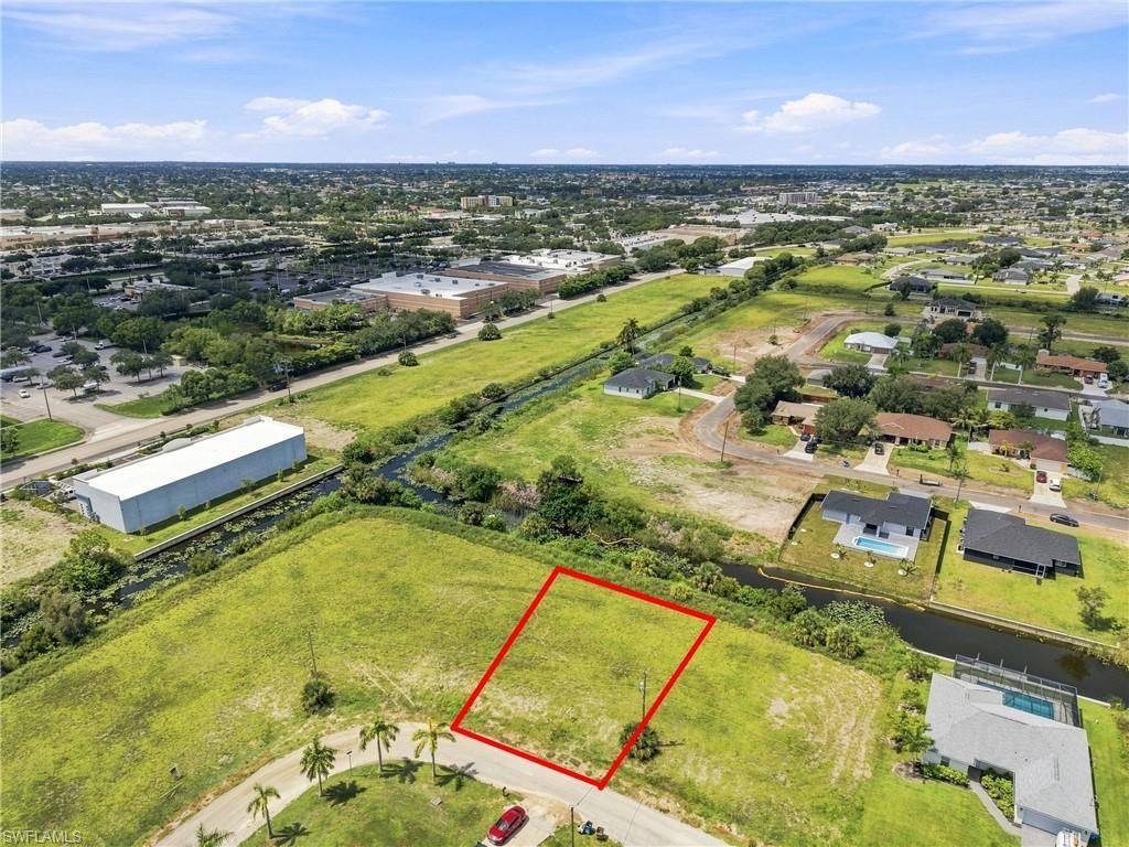 Image 7 of property listing at 1202 NE 19th PL, Cape Coral, FL 33909