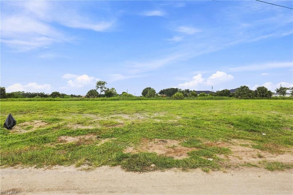 Image 8 of property listing at 1202 NE 19th PL, Cape Coral, FL 33909