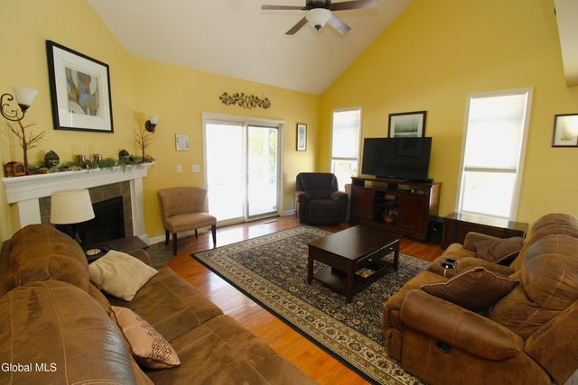 58 Chatsworth Way, Clifton Park, NY 12065