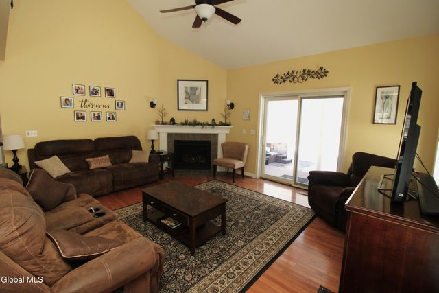 58 Chatsworth Way, Clifton Park, NY 12065