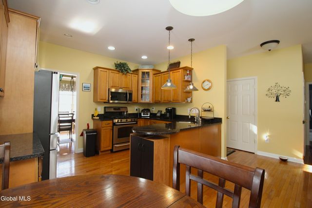 58 Chatsworth Way, Clifton Park, NY 12065