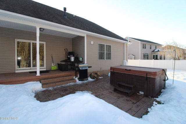 58 Chatsworth Way, Clifton Park, NY 12065