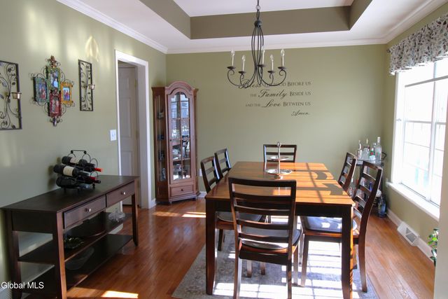 58 Chatsworth Way, Clifton Park, NY 12065