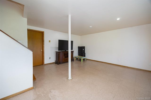 6103 Chelsea Cove N, Hopewell Junction, NY 12533