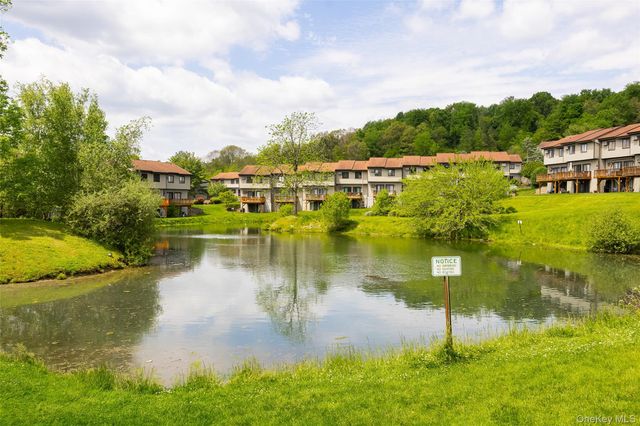 6103 Chelsea Cove N, Hopewell Junction, NY 12533