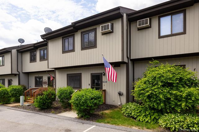 6103 Chelsea Cove N, Hopewell Junction, NY 12533
