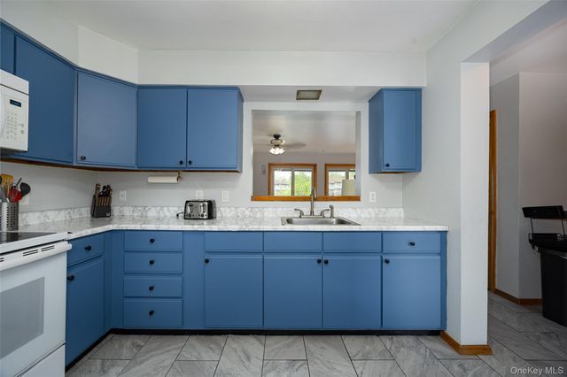 6103 Chelsea Cove N, Hopewell Junction, NY 12533