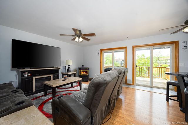 6103 Chelsea Cove N, Hopewell Junction, NY 12533