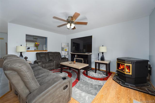 6103 Chelsea Cove N, Hopewell Junction, NY 12533