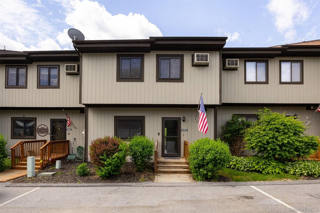 6103 Chelsea Cove N, Hopewell Junction, NY 12533