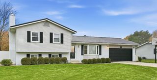 27424 Lamplighter Ln, Elkhart, IN 46514