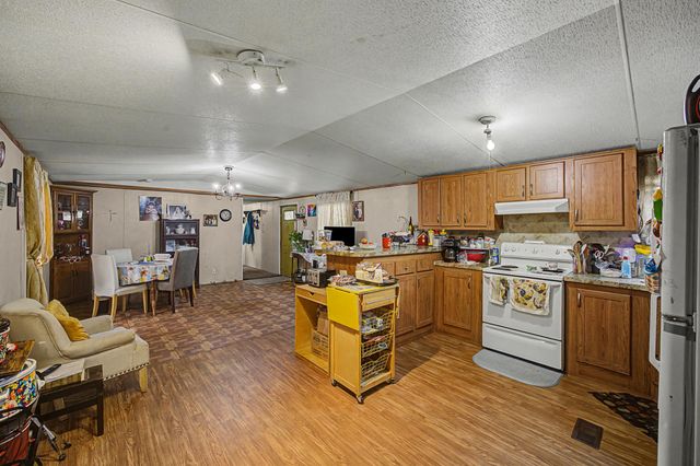 105 S Austin DR, Paige, TX 78659