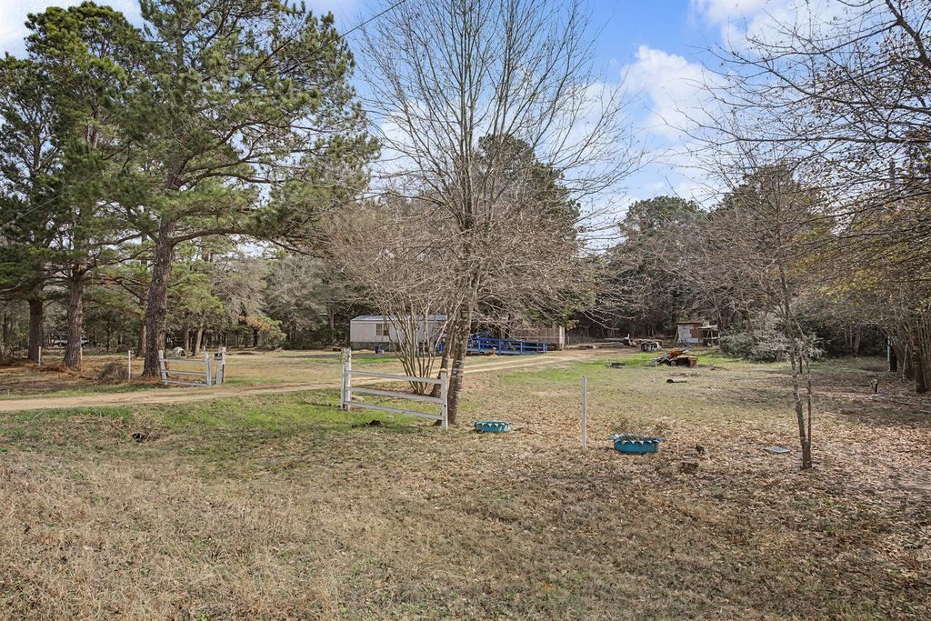 105 S Austin DR, Paige, TX 78659
