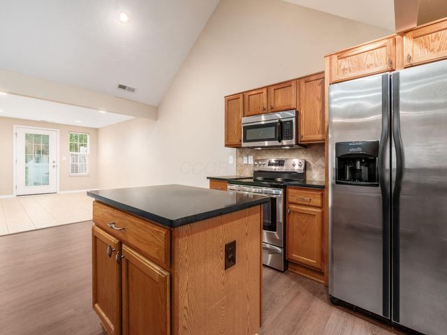 4888 Ashleigh Drive, Dublin, OH 43016