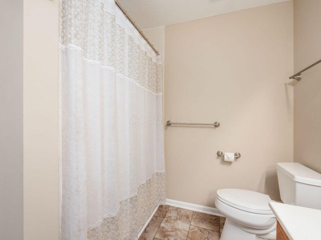 4888 Ashleigh Drive, Dublin, OH 43016