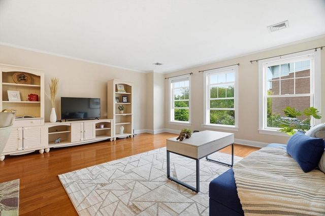 11 Cheriton Rd 306, Boston, MA 02132