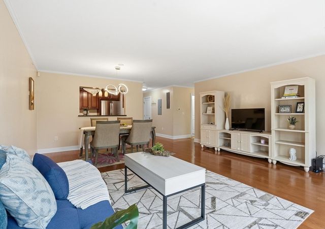 11 Cheriton Rd 306, Boston, MA 02132