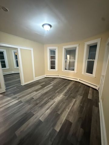 6-8 Blossom St 1, Haverhill, MA 01835