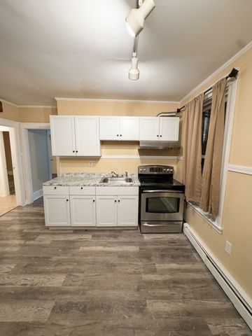 6-8 Blossom St 1, Haverhill, MA 01835