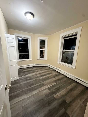 6-8 Blossom St 1, Haverhill, MA 01835