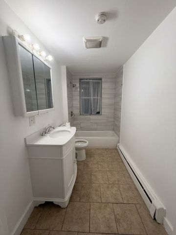 6-8 Blossom St 1, Haverhill, MA 01835