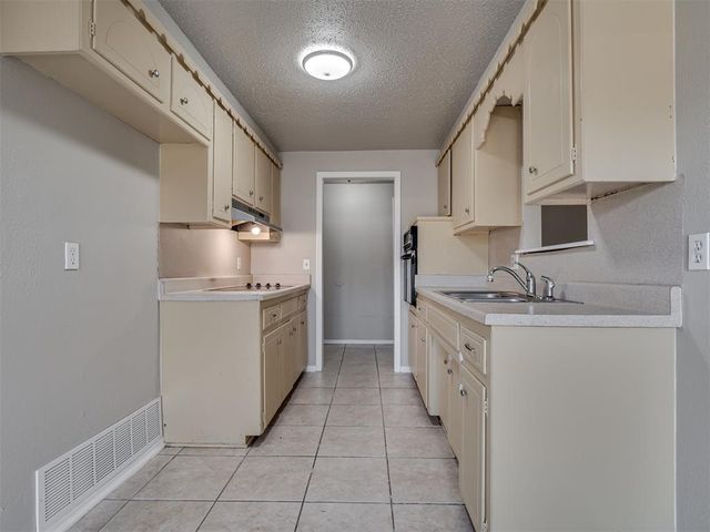 1525 McGregor Drive, Midwest City, OK 73130