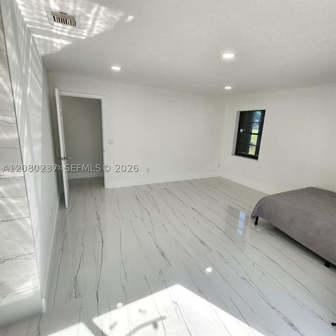 9088 SW 22nd St E, Boca Raton, FL 33428