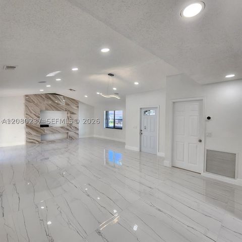 9088 SW 22nd St E, Boca Raton, FL 33428