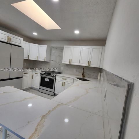 9088 SW 22nd St E, Boca Raton, FL 33428
