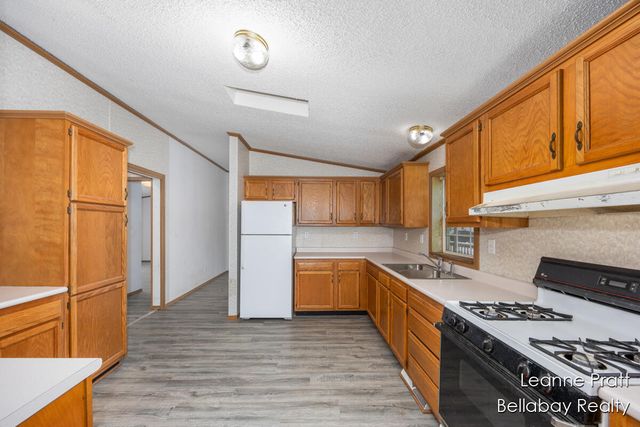 9820 W 5 Point Highway, Kalamo Twp, MI 49021