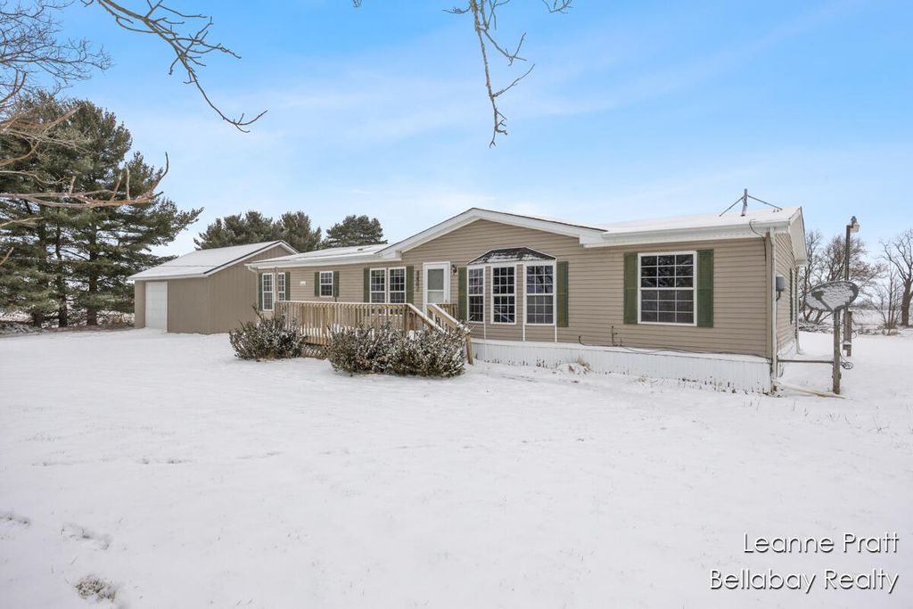 9820 W 5 Point Highway, Kalamo Twp, MI 49021