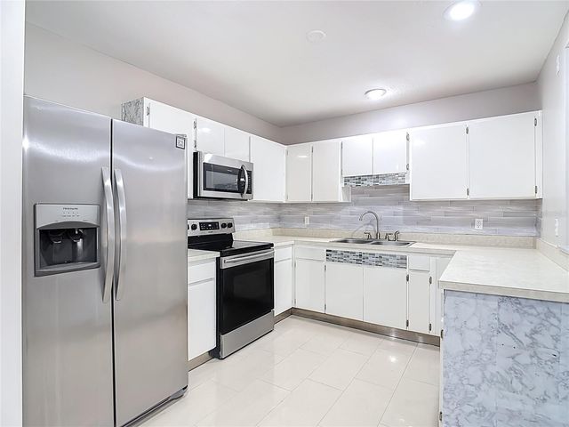 1328 DIVOT LANE, Tampa, FL 33612