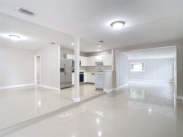 1328 DIVOT LANE, Tampa, FL 33612