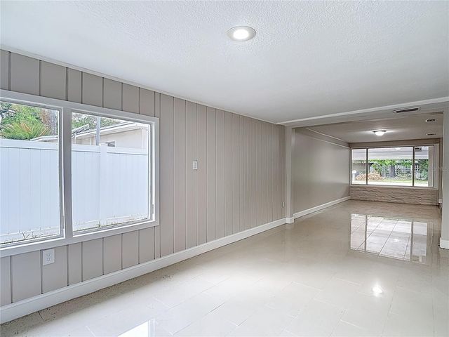 1328 DIVOT LANE, Tampa, FL 33612