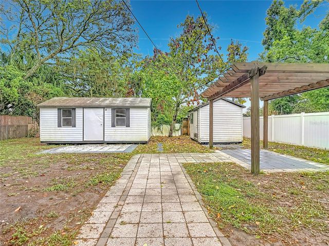 1328 DIVOT LANE, Tampa, FL 33612