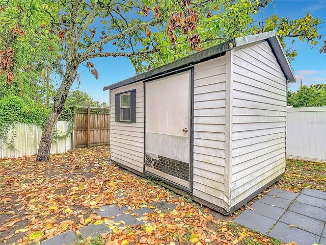 1328 DIVOT LANE, Tampa, FL 33612