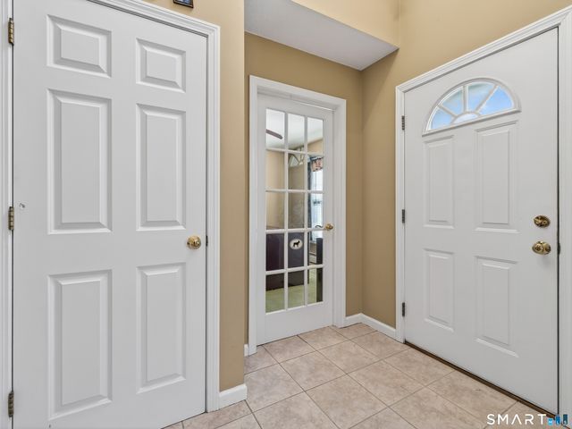 11 Cottage Lane, East Lyme, CT 06357