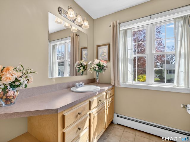 11 Cottage Lane, East Lyme, CT 06357