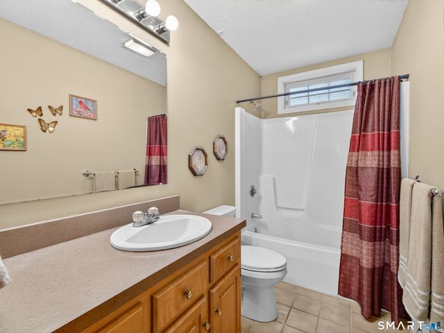 11 Cottage Lane, East Lyme, CT 06357